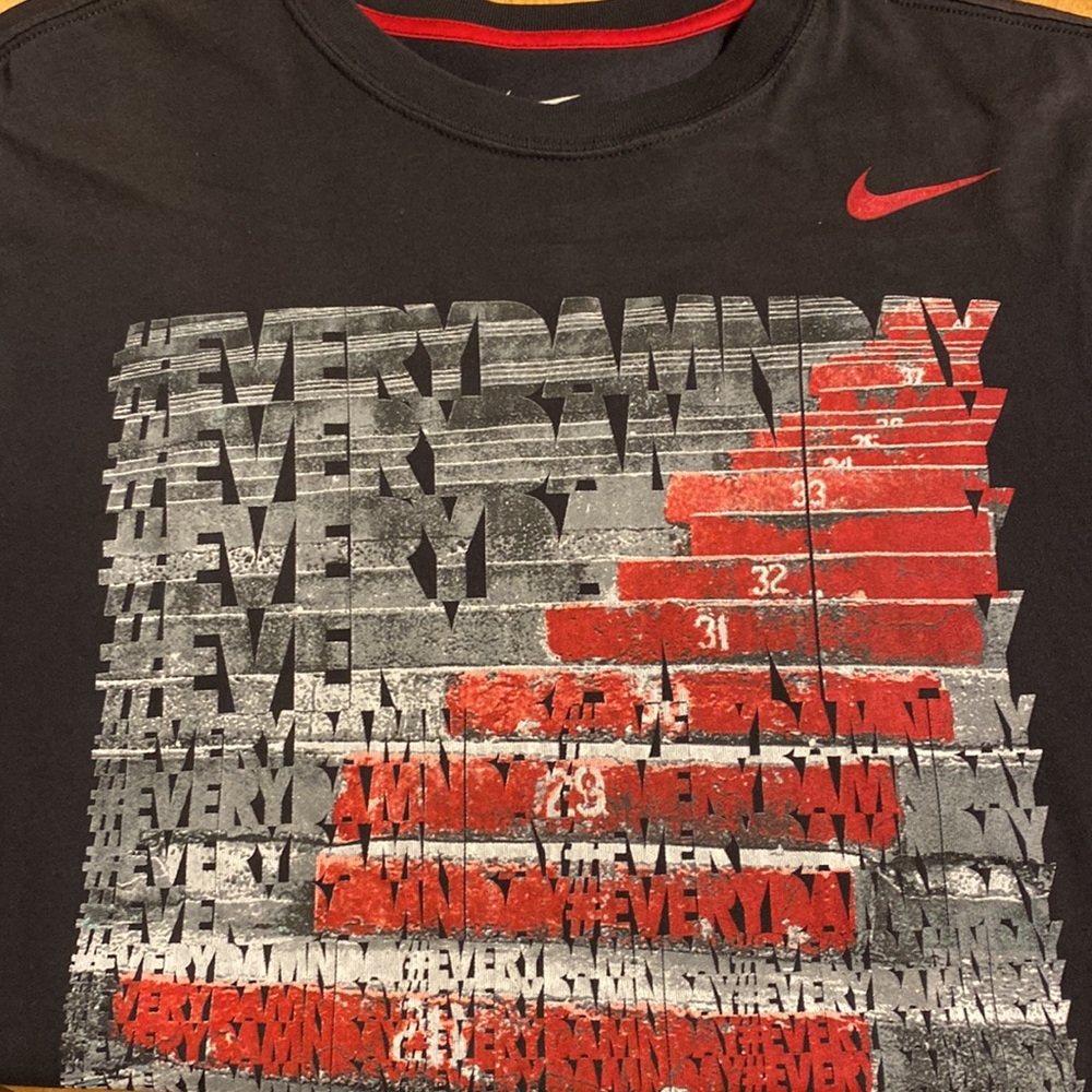 Men’s Nike medium tee